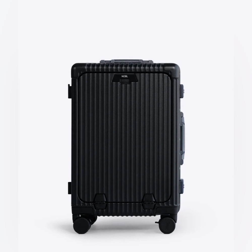 NOBL Carry-On: All-In-One - GREAT CONDITION - Picture 4 of 16